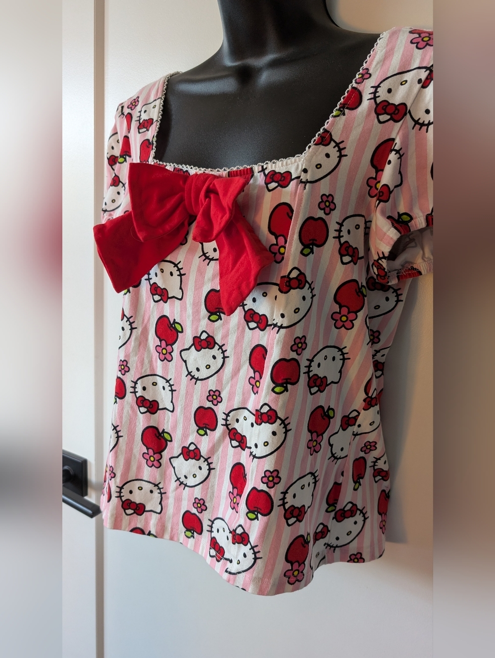 Hello Kitty Top - Picture 3 of 4